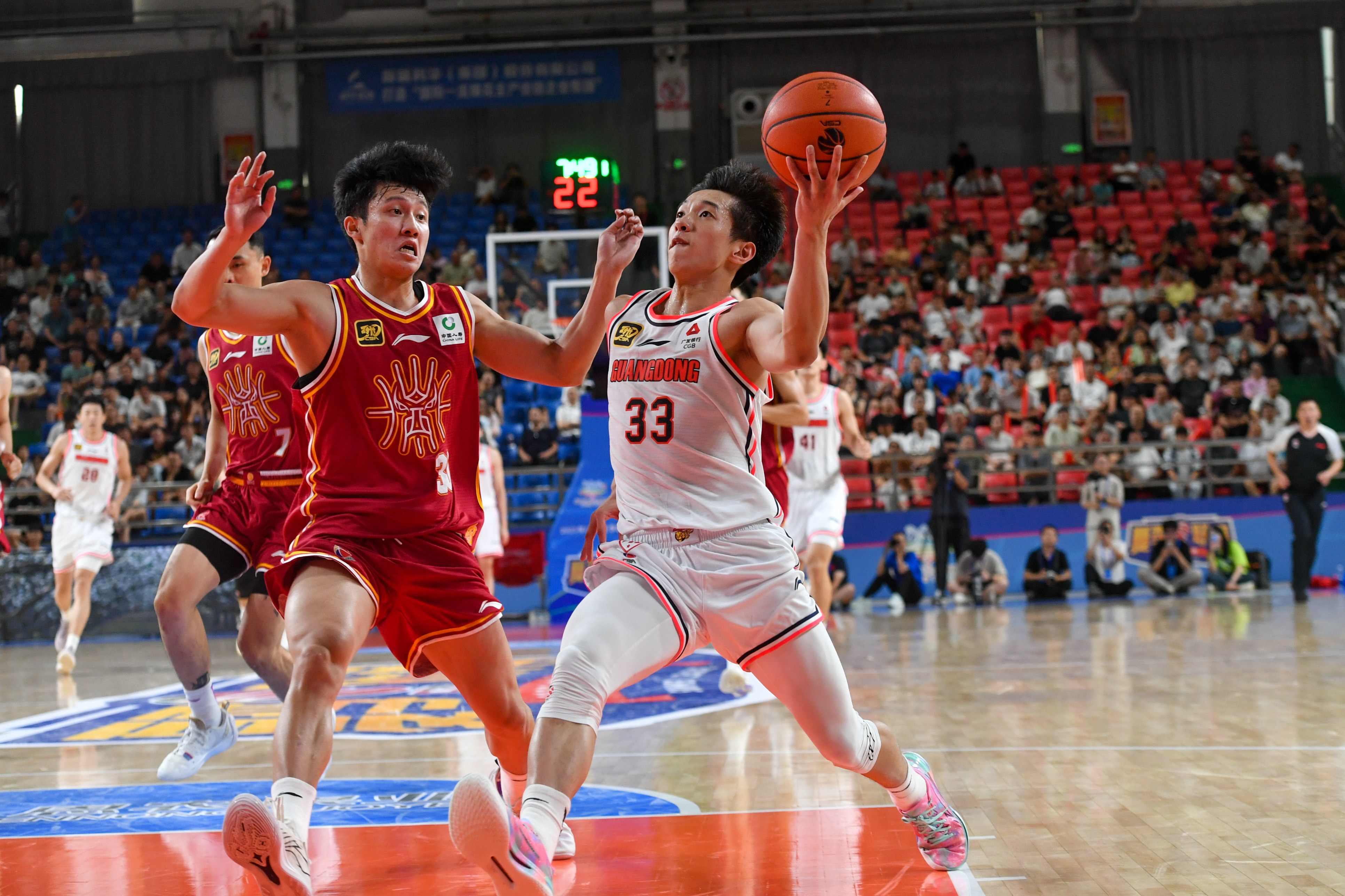 九游games-冲刺阶段CBA常规赛焦点战，夏洛特黄蜂外线爆发，赛场秩序良好，训练强度明显提升的简单介绍-九游games